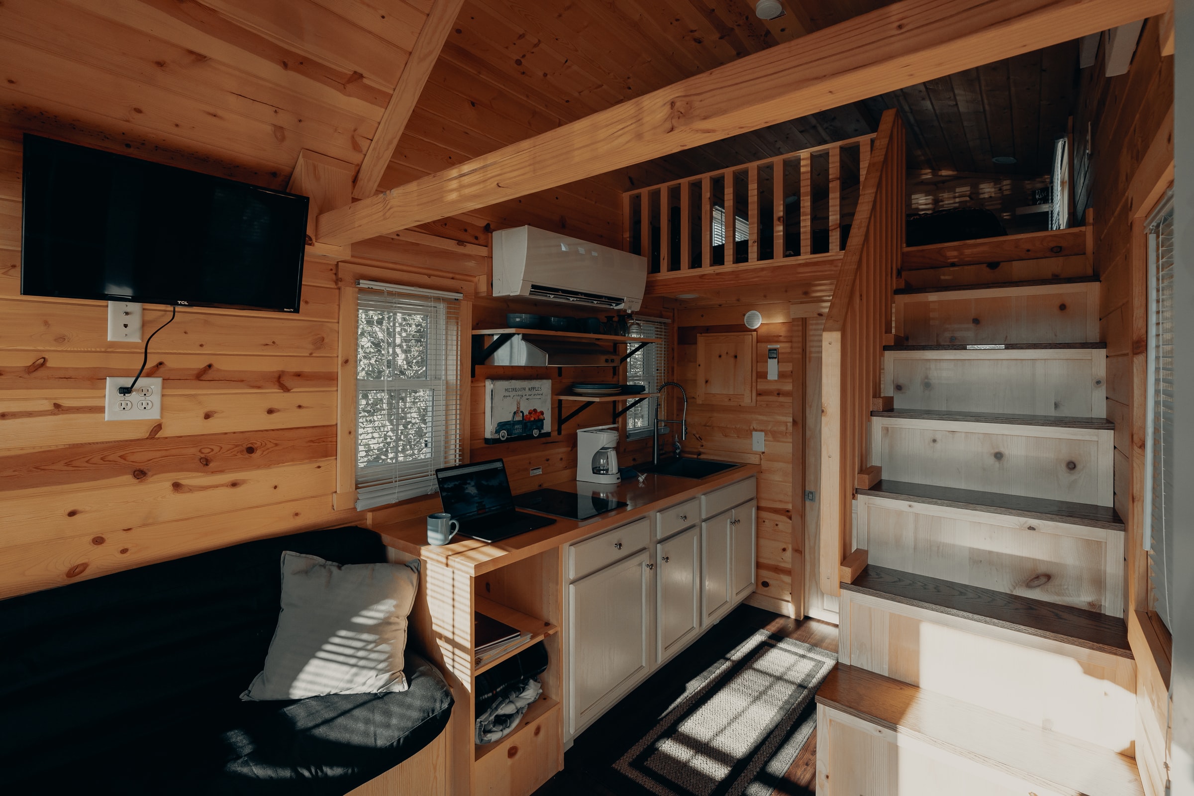 Tiny House von innen mit Holzoptik
