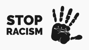 gemalte schwarze Hand neben der Aufschrift "Stop Racism"