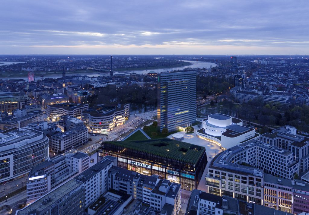 Der Kö-Bogen steht in Düsseldorf und ist ein Green Building. Green Buildings gelten als Soziale Innovationen und bringen einige Vorteile mit sich.